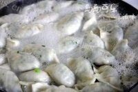 自己做的荠菜鸡蛋水饺做法图解15)