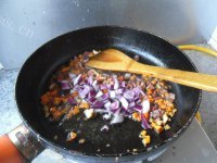 喷香的火腿蛋炒饭做法图解4)