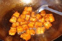 美味的干豇豆红烧肉做法图解3)