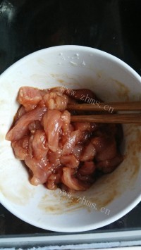 家常菜莴笋炒瘦肉做法图解2)