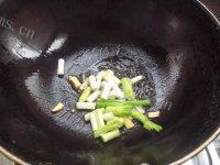 香味四溢的番茄炒花菜做法图解6)