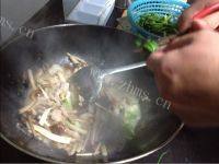家常菜茶树菇炒肉片做法图解8)