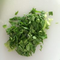 美味的小白菜豆腐汤做法图解3)
