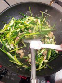 家常菜藠头炒肉做法图解6)