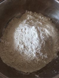 质嫩爽口的南瓜馒头做法图解1)