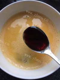 美味的鲜虾蒸鸡蛋做法图解4)