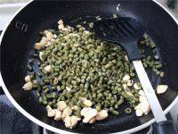 好吃的酸豆角鸡丁拌面做法图解12)