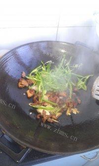 家常菜青椒炒猪肉做法图解8)