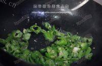 家常菜青椒炒鸡做法图解5)