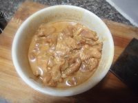 家常菜芹菜炒肉做法图解4)