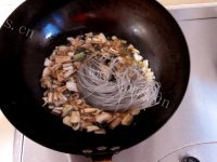美味红烧肉炖干白菜做法图解6)