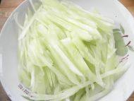 「简单版」莴笋炒鸡蛋做法图解2)