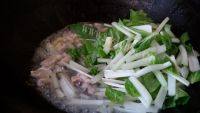 家常菜小白菜炒肉做法图解4)