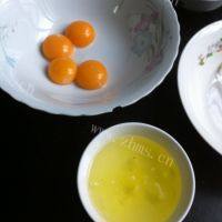 美味的戚风蛋糕做法图解1)