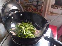 家常菜肉片炒四季豆做法图解5)