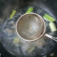 热腾腾的羊肉白萝卜汤做法图解10)