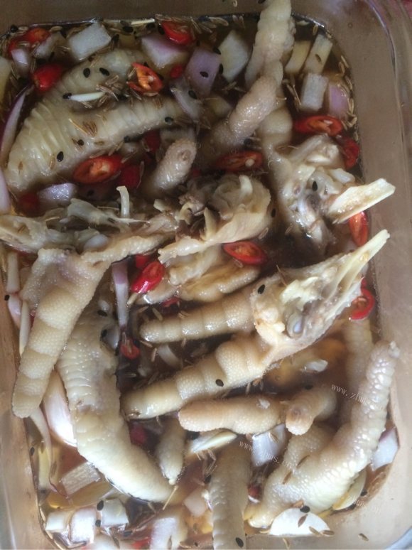 热腾腾的泡凤爪