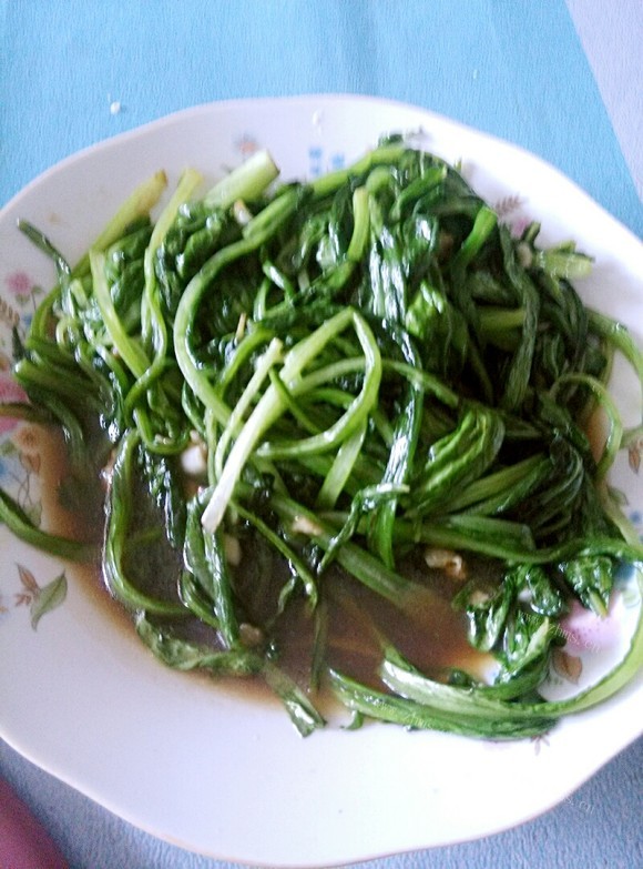香气浓郁的蒜蓉油麦菜
