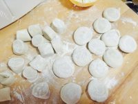色味俱佳的韭菜盒子做法图解9)