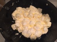 自制花生牛轧糖做法图解6)