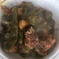 可口的排骨炖豆角