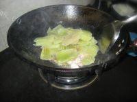 健康美食莴笋炒肉做法图解5)