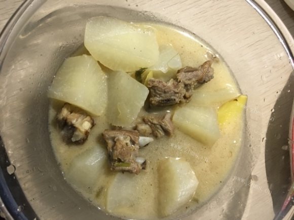营养丰富的羊肉炖萝卜