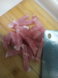 家常菜肉丝炒芹菜做法图解2)