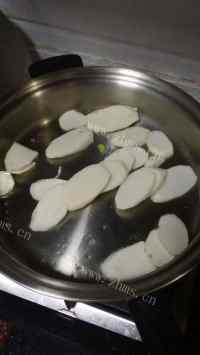 家常菜山药炒虾仁做法图解3)