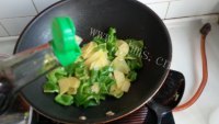 家常菜辣椒炒土豆片做法图解8)