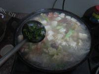 虾仁瘦肉豆腐菜花汤做法图解7)