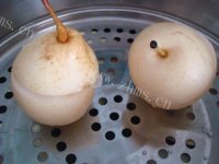 自制银耳枸杞蒸梨盅做法图解5)