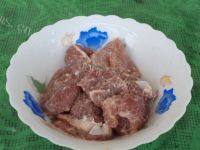 美味的猪肉炖豆角做法图解1)