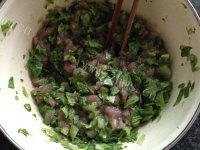 美味的猪肉生菜小笼包做法图解2)