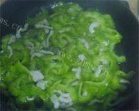 家常菜苦瓜炒肉丝