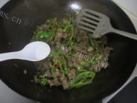 家常菜酸豆角炒鸡胗做法图解6)