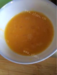 香气浓郁的蒜苗炒蛋做法图解3)