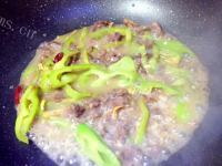 家常菜辣椒炒牛肉做法图解9)