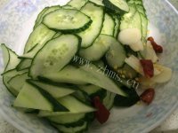 芳香四溢的黄瓜炒鸡蛋做法图解1)