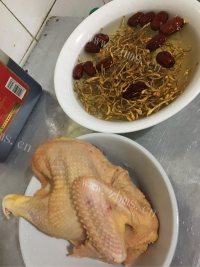 色泽鲜亮的鸡汤做法图解1)