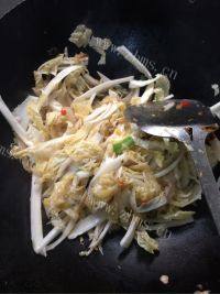 家常菜五花肉炒白菜做法图解3)