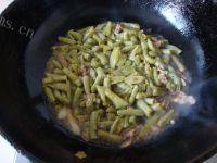 从此恋上豆角炒肉做法图解2)