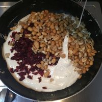 甜而不腻蔓越莓核桃花生牛轧糖做法图解5)