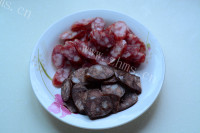 妈妈做南瓜腊肠锅巴饭做法图解6)