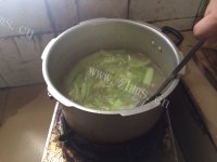 家常丝瓜猪肝汤做法图解4)
