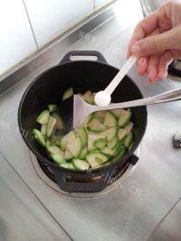 迷人的素炒西葫芦做法图解6)