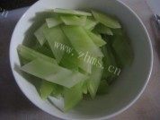 清炒莴苣做法图解1)