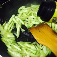 喷香的炒茄子做法图解5)