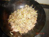 家常菜肉炒绿豆芽做法图解6)