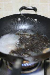 紫菜虾米蛋花汤做法图解3)